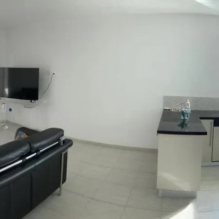 Angela's House * 扎达尔